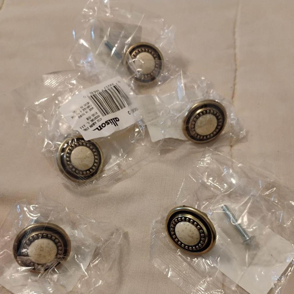 Dresser/cabinet knobs - Picture 3 of 3